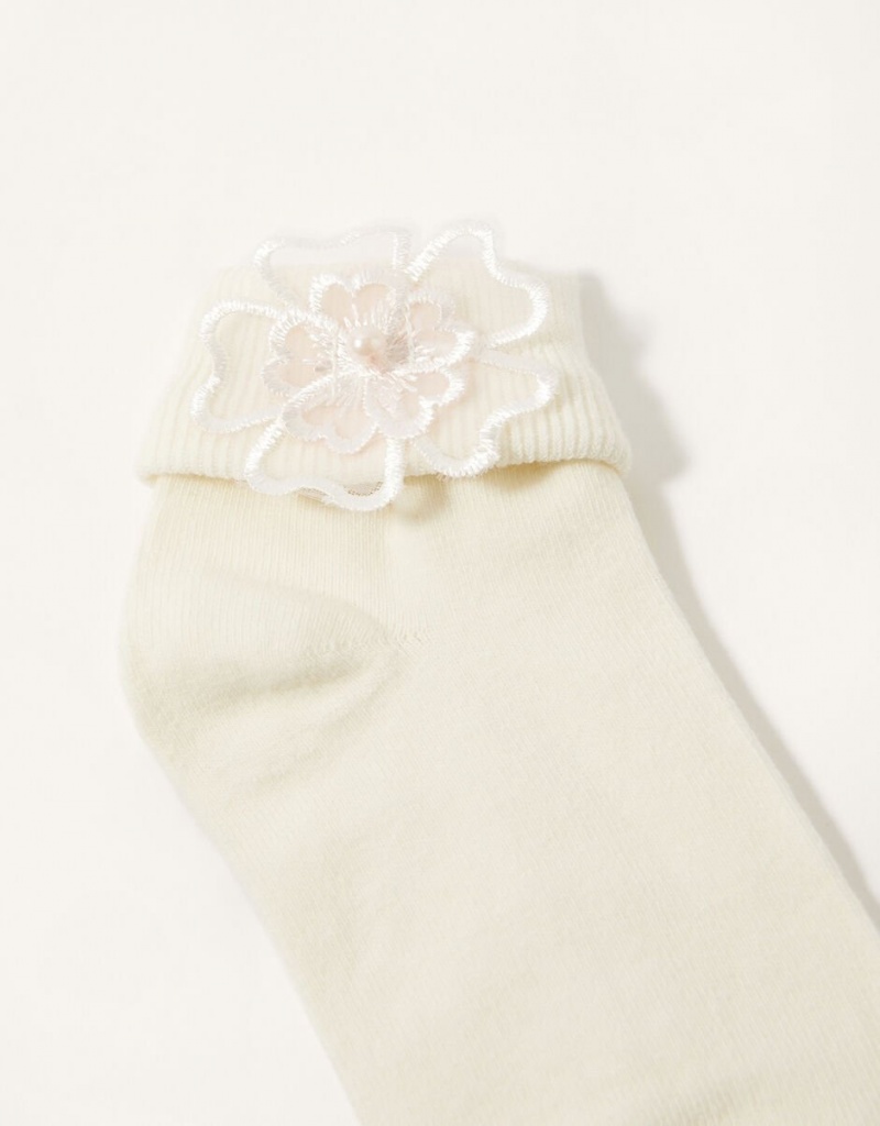 White Kids' Monsoon 3D Flower Socks | BEE-2306